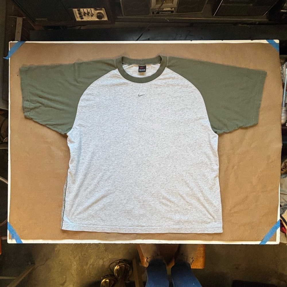 Vintage Y2K Nike mini swoosh embroidered tshirt, used excellent condition